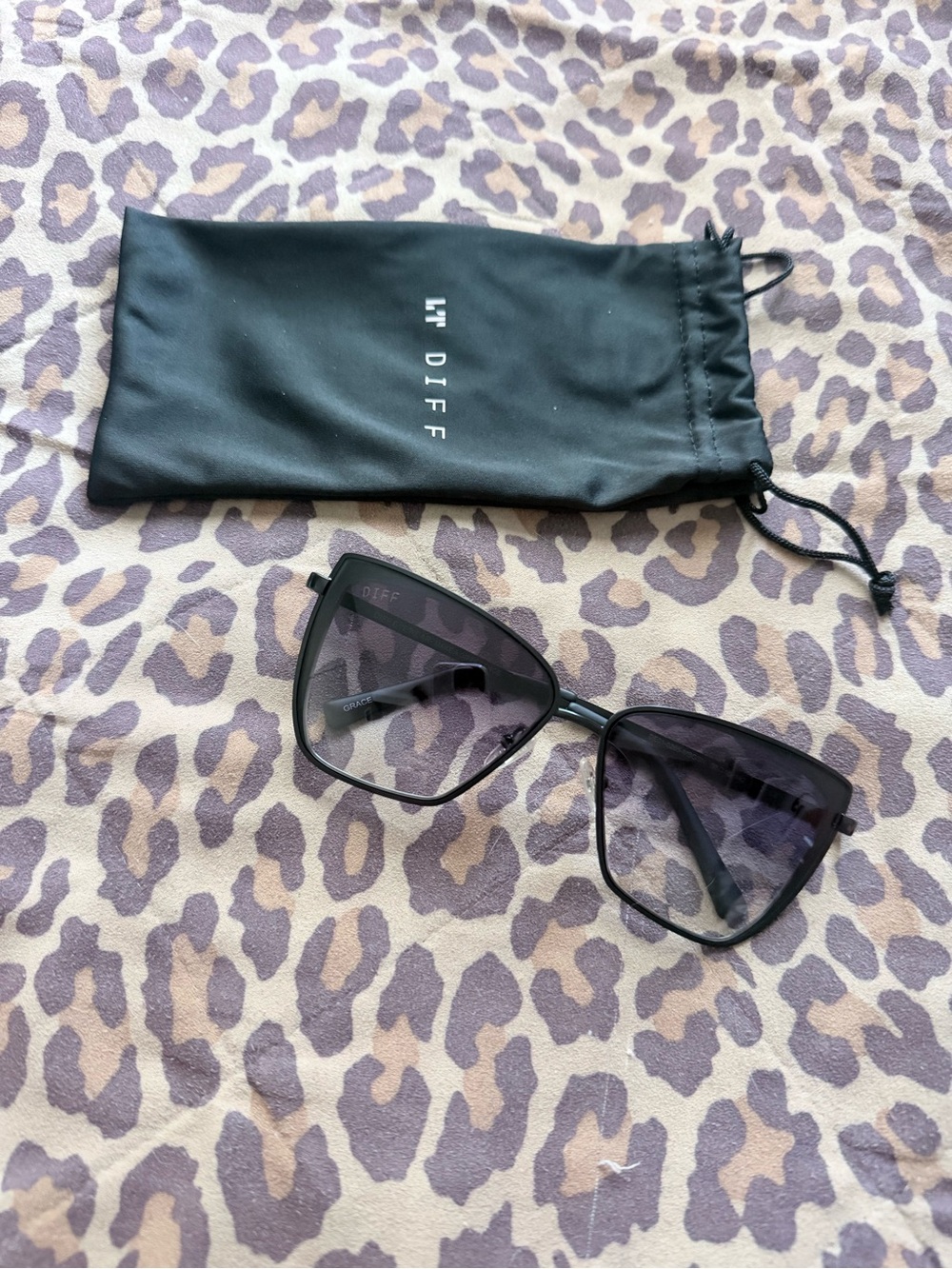 Diff Eyewear Black Frame Sunglasses with Purple Lenses